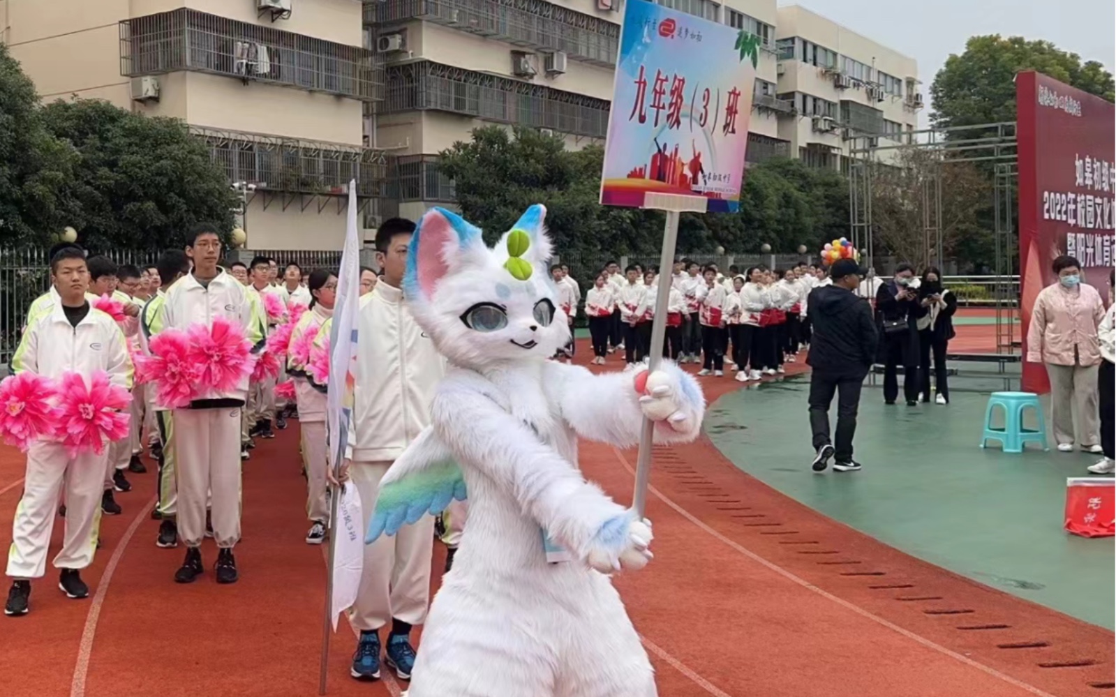 [图]【兽装fursuit】当一只毛毛出现在了学校运动会