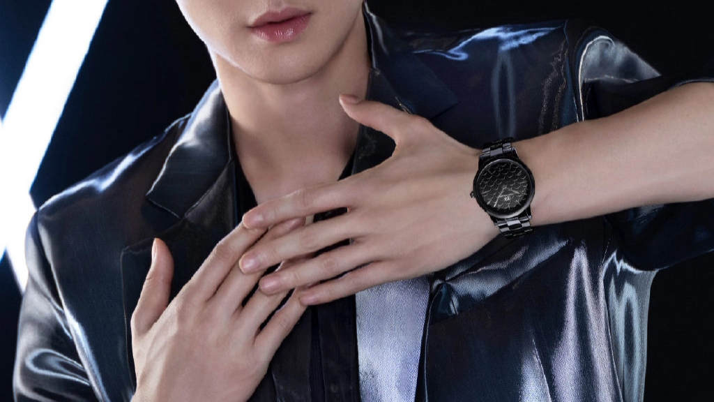 dw携手首位品牌全球代言人gg推出联名限量纪念款手表