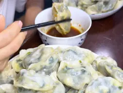 Video herunterladen: 还是喜欢在家做饺子吃，自己做得虽不很好看，但干净卫生，吃得放心啊…