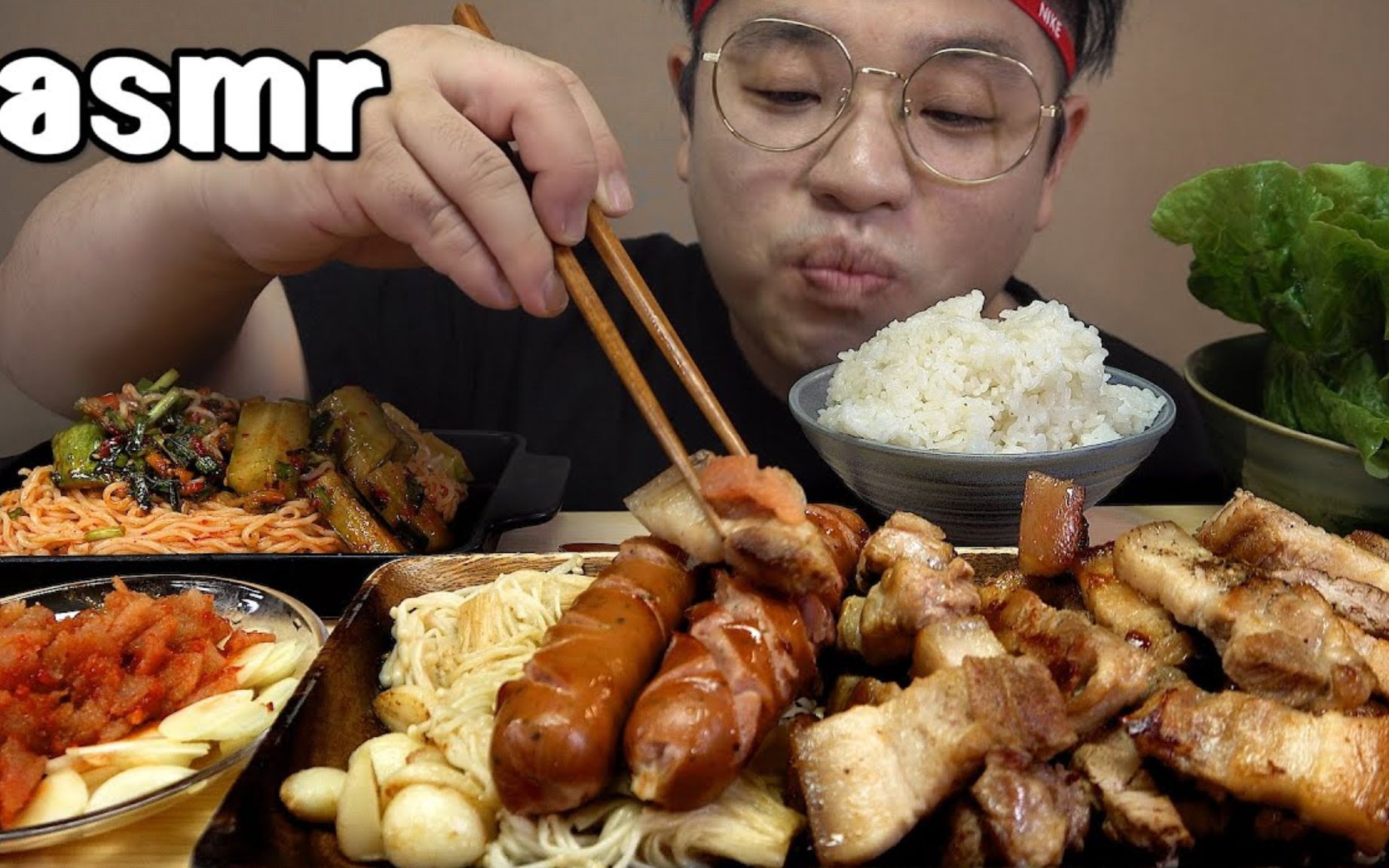 吃播张裴全网最接地气今天肉配饭就是饭有点少