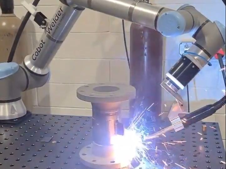 全自动化焊接协作机器人机械手工作站生产线vs人工