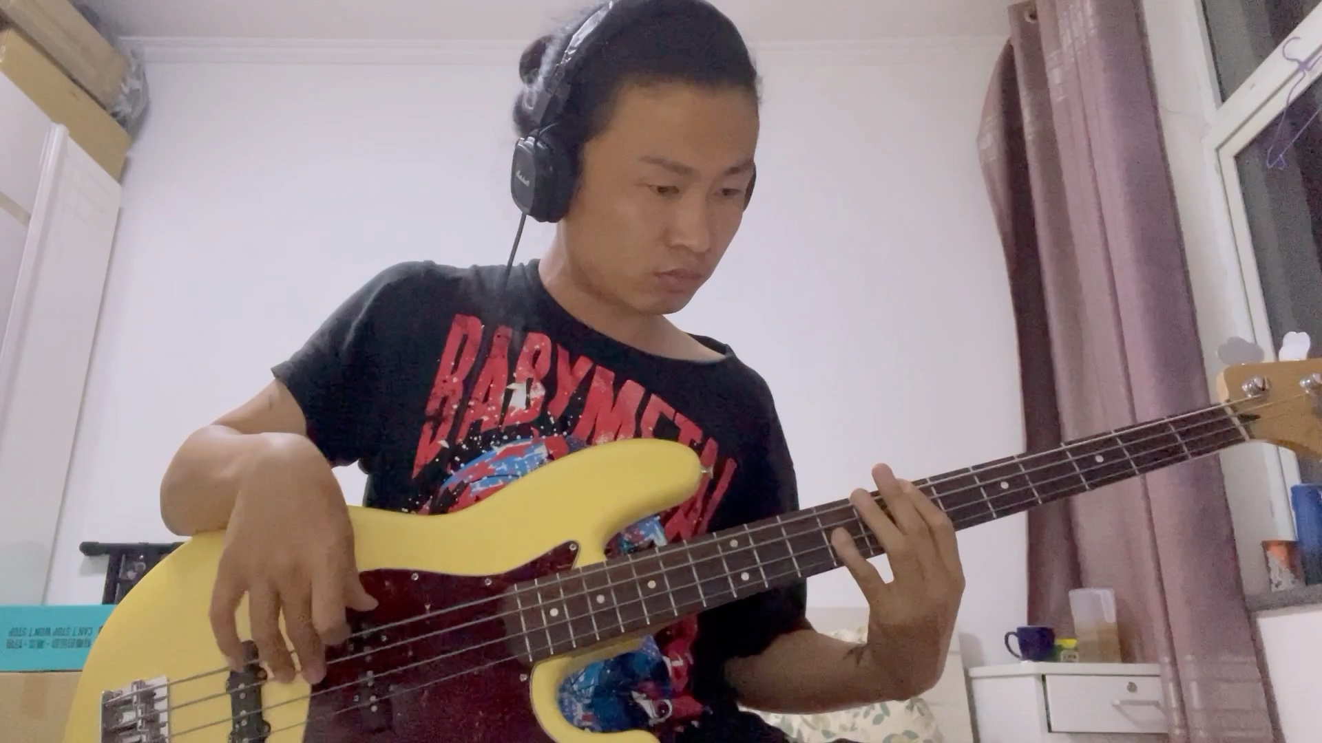 [图]黑色梦中—窦唯（Bass cover）