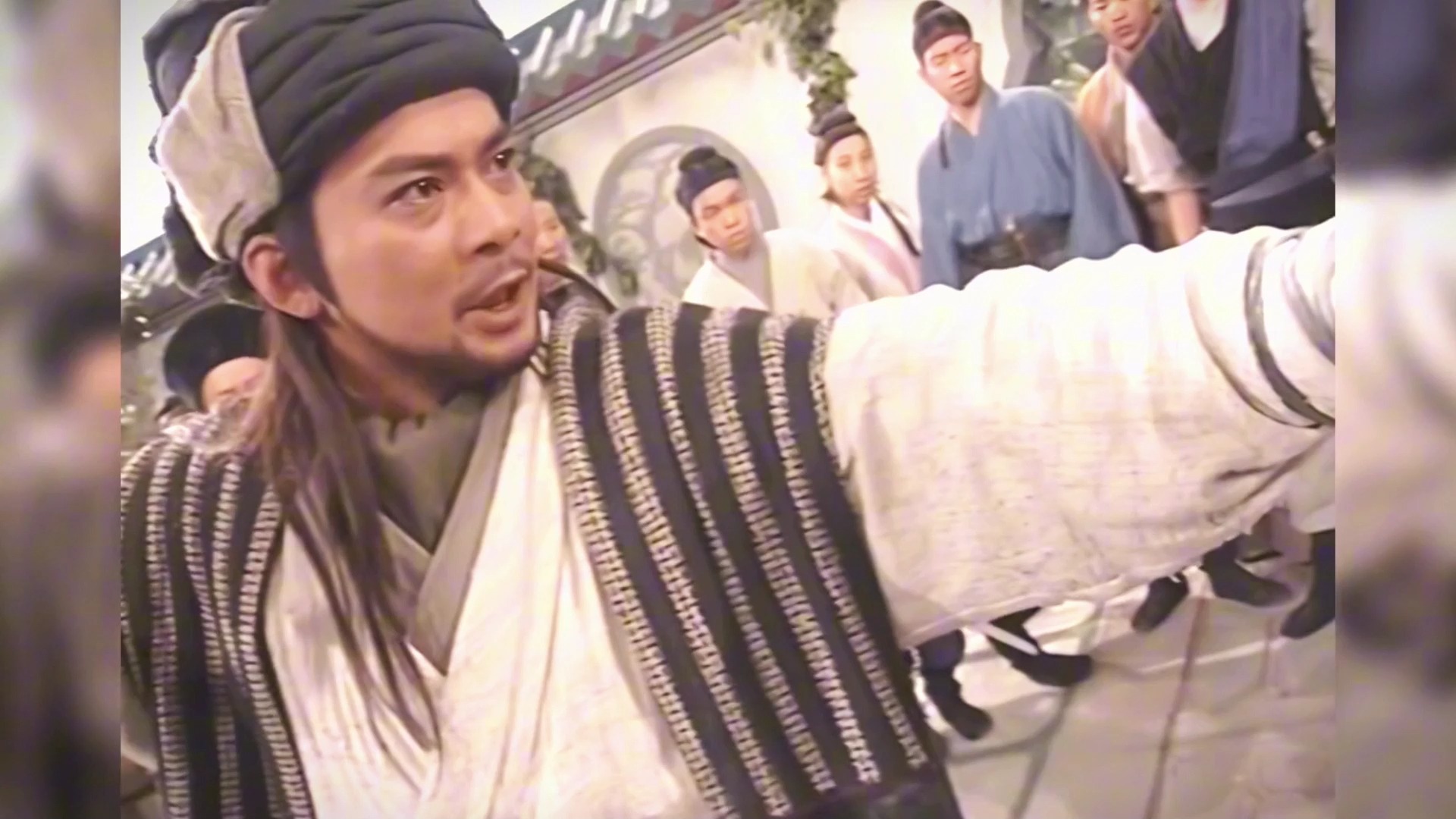 以前的乔峰对比现在的,以前的霸气外露,现在都在模仿,缺个音响