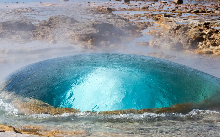 【科普】高清冰岛史托克间歇泉(strokkur)喷发的瞬间