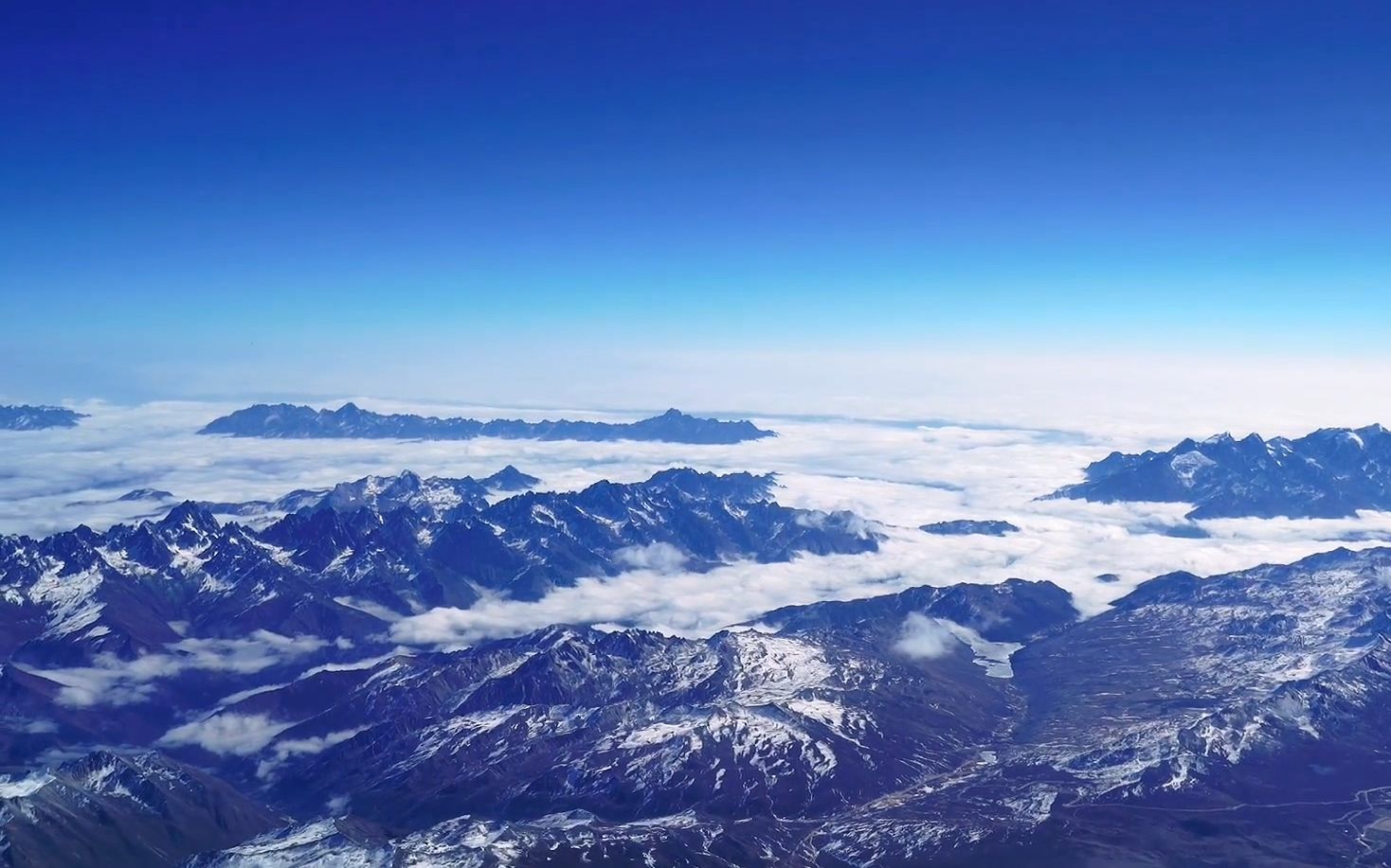 [图]云海中的大雪山山脉