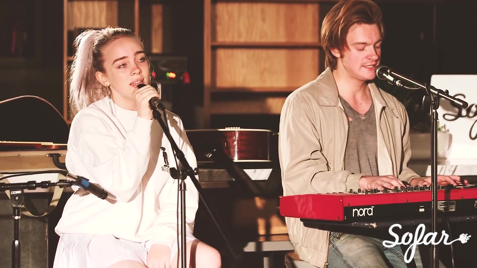 【billie eilish】six feet under (live at sofar los angeles)