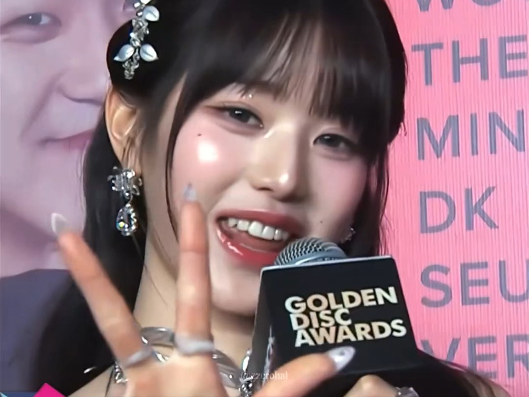 张元英下雪天穿短裤玩雪