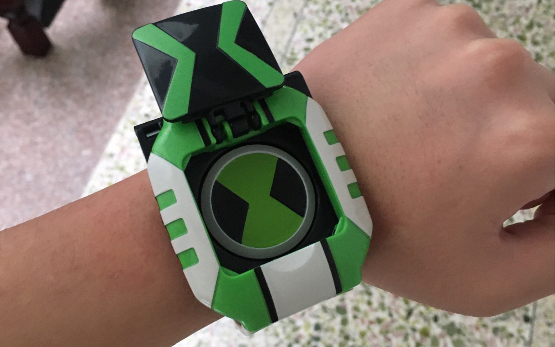 [图]ben10 少年骇客 全面进化 cos表 Omnitrix