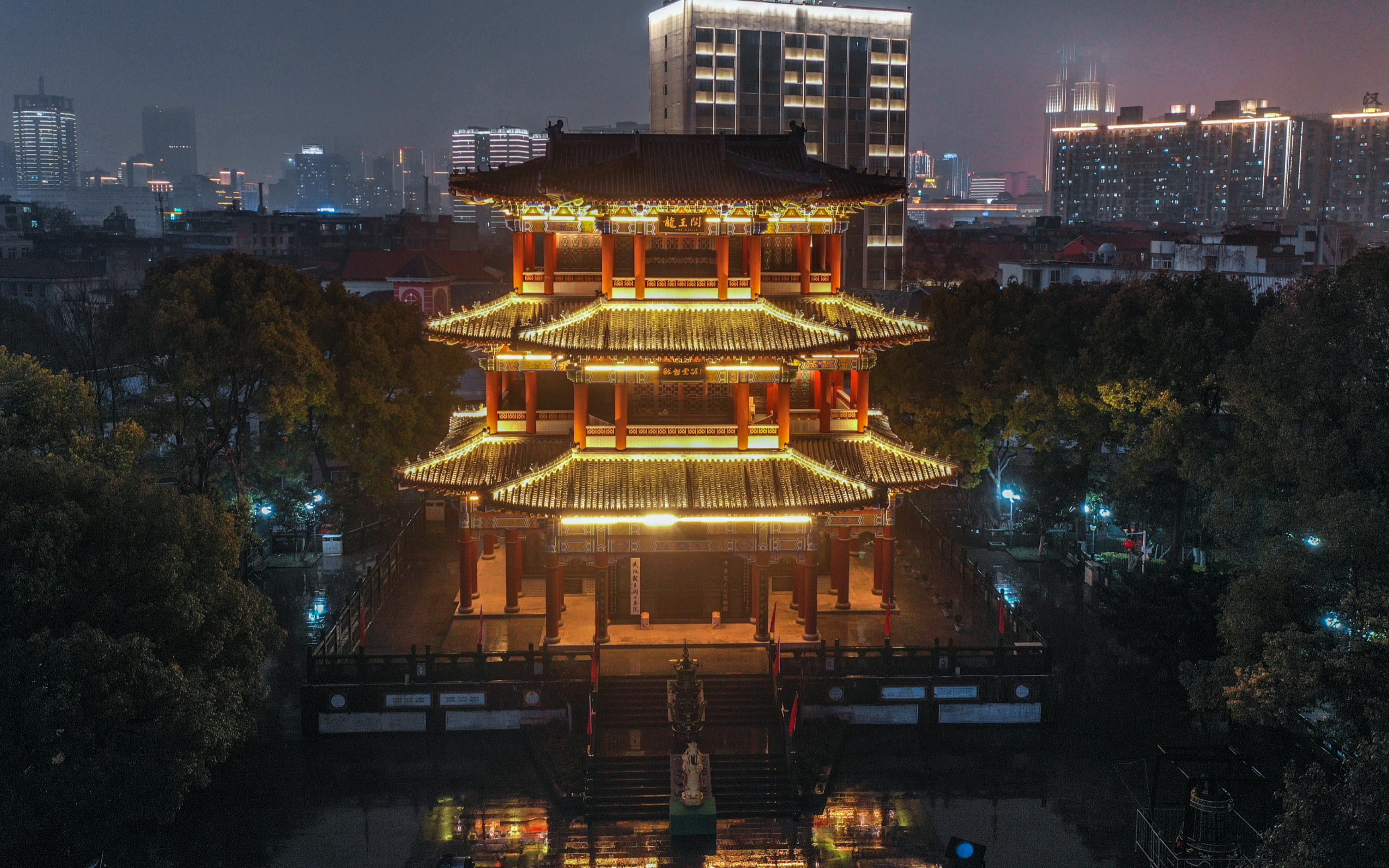 這是我在武漢見到的最美的雨夜古建築:漢口龍王廟