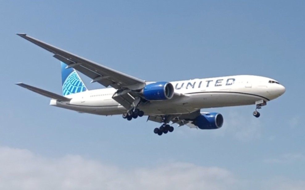 美联航新涂波音777-200er,极品稀有大好货,降落厦门高崎国际机场,今天