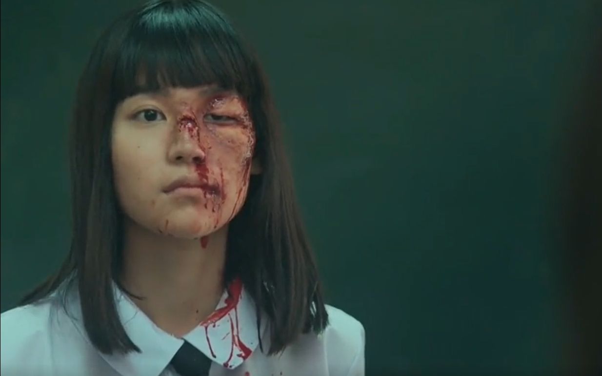【禁忌女孩第二季】女孩一半的脸都被打烂了,但仍然坚持上课