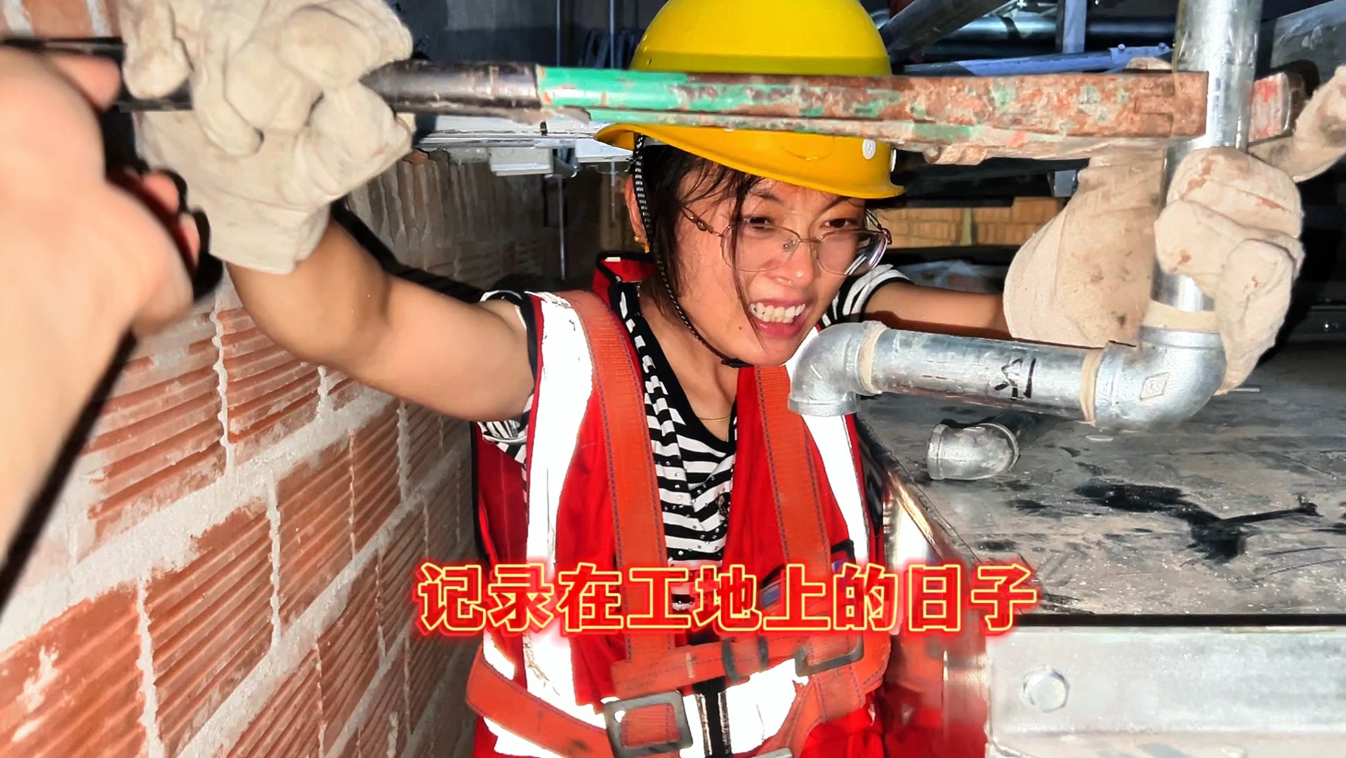 炎炎夏日,记录女徒弟跟我一起在工地上干活的日子!