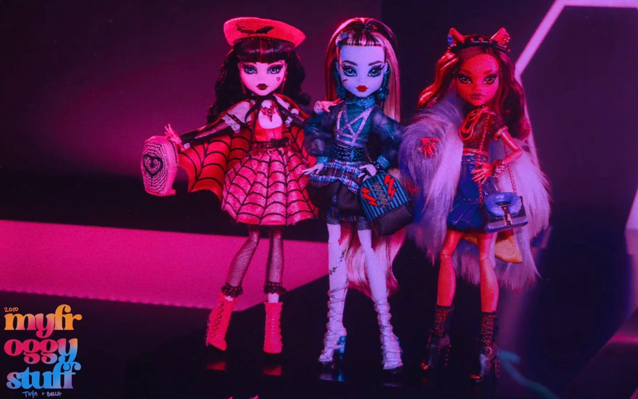 转载新版怪高娃娃开箱展示monsterhighfrankieclawdeenanddraculaura