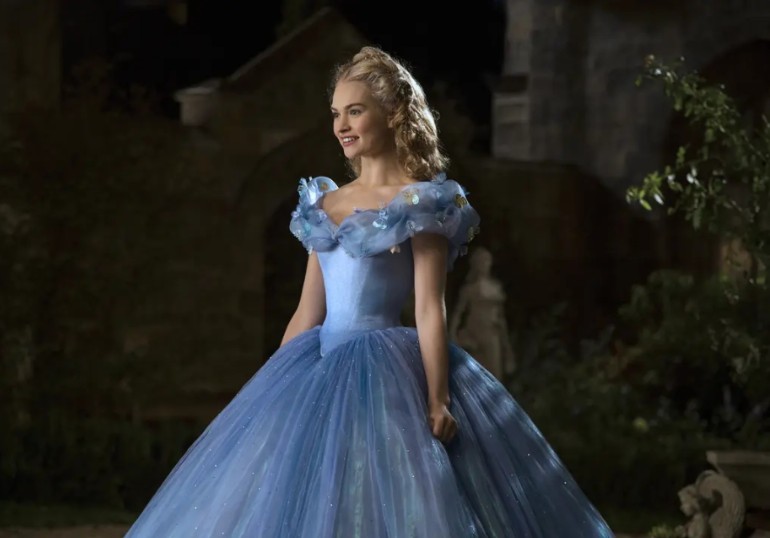 善良美丽的灰姑娘被继母虐待,苦难的生活还会有转机吗?