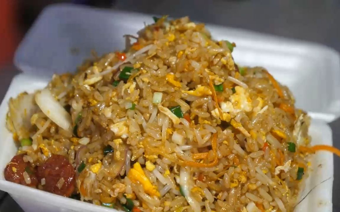 路边摊的蛋炒饭就是好吃