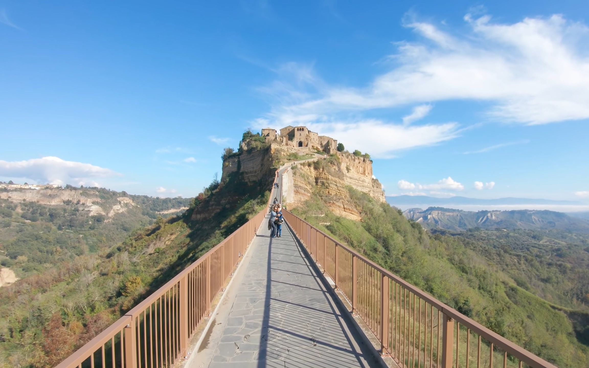 【2K】意大利 奇维塔ⷨ🪂𗥷𔥰𜥥婛𗧄栮ŠCivita di Bagnoregio 徒步之旅  垂死中的城市哔哩哔哩bilibili