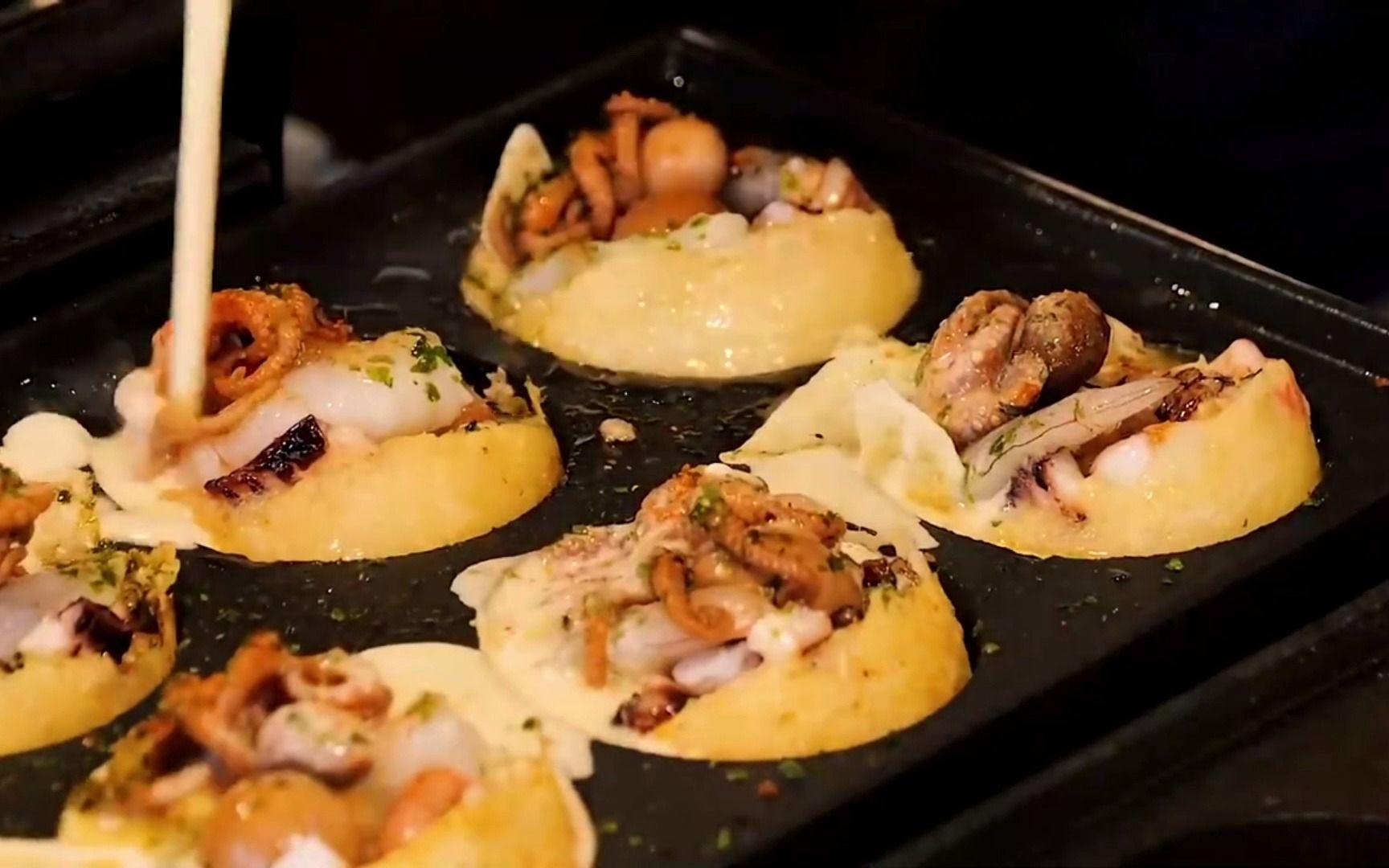 巨型奶酪章鱼烧,大家觉得小的精致还是大的过瘾_哔哩哔哩_bilibili