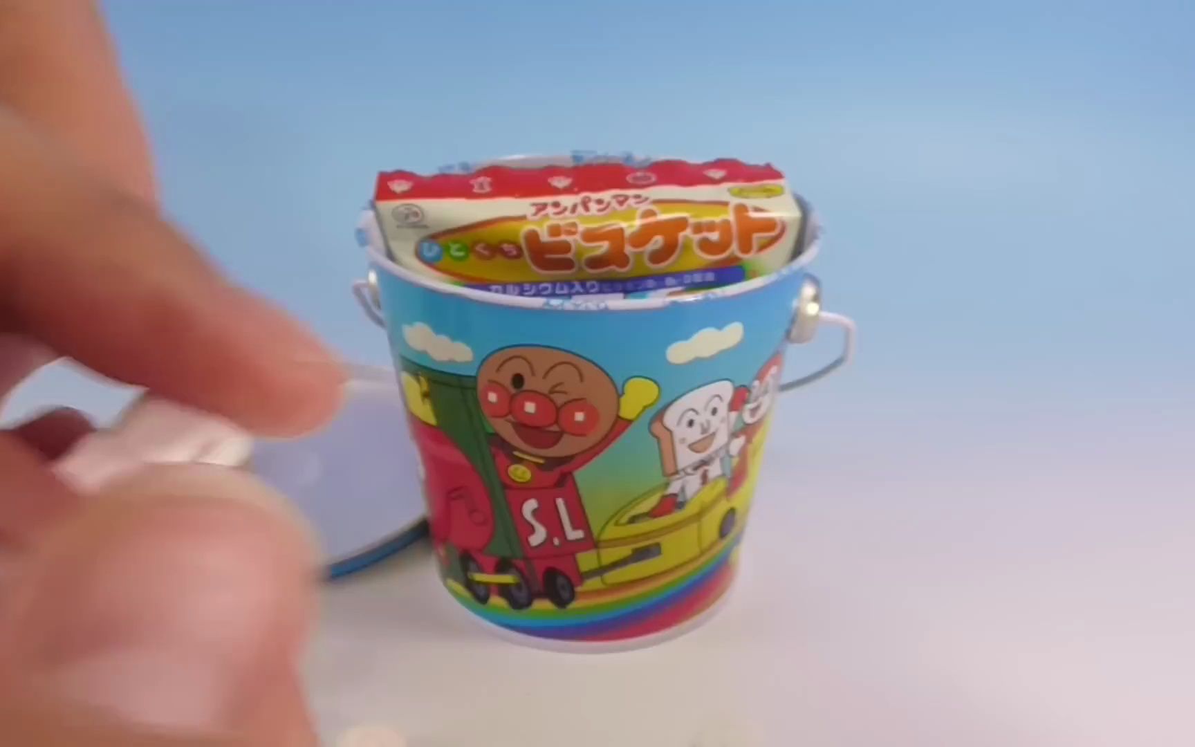 [图]Anpanman Candy Tin アンパンマン お菓子入り バケツ