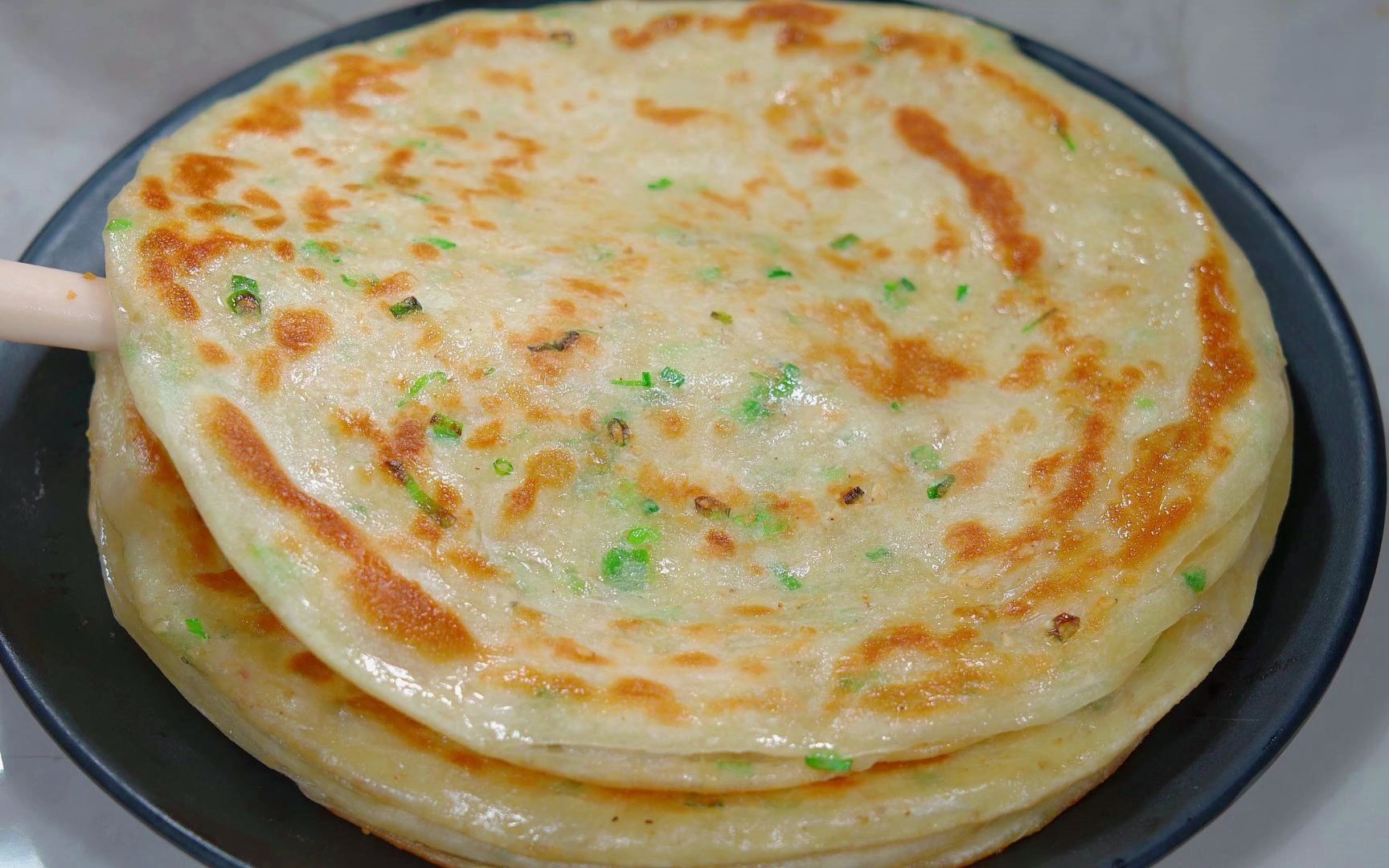 家常饼和面用凉水还是热水,2分钟教会您,柔软多层,凉了也不硬-三重