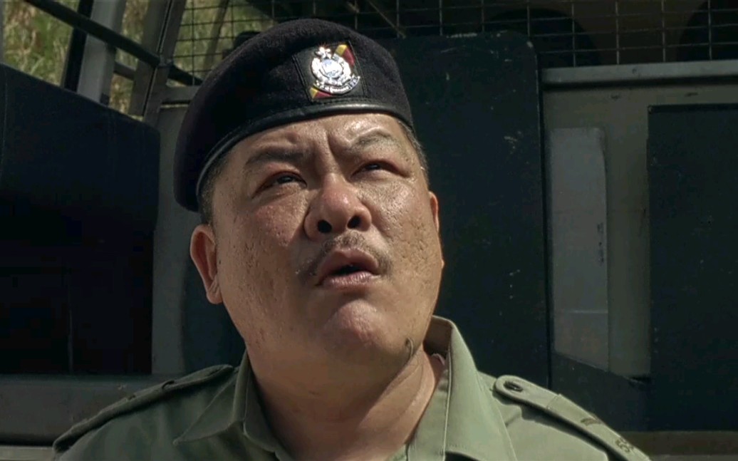 警官差别对待林雪,林雪将计就计把车胎扔下山崖,安心吃饭