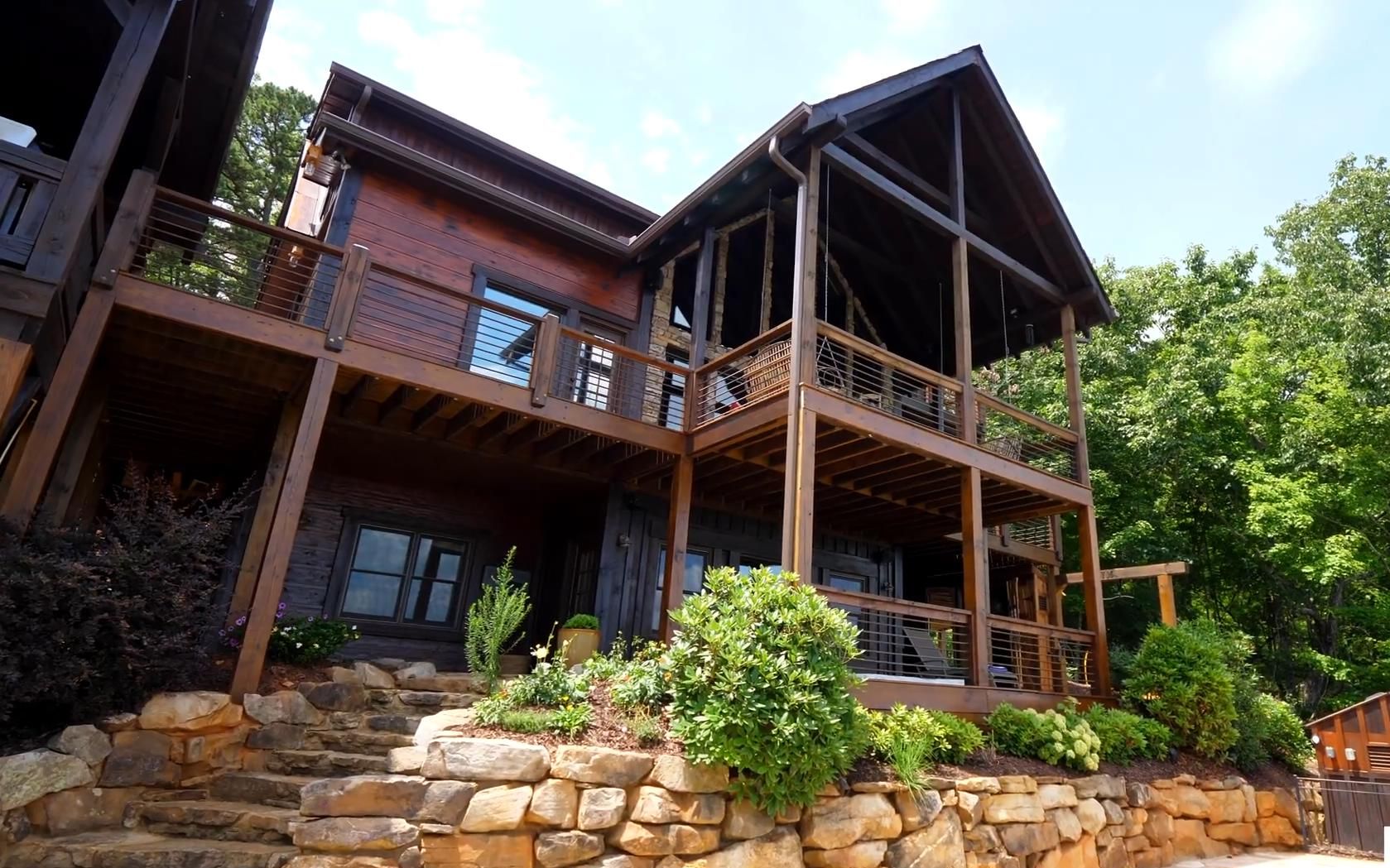 在乔治亚州蓝岭的一座美丽山景别墅