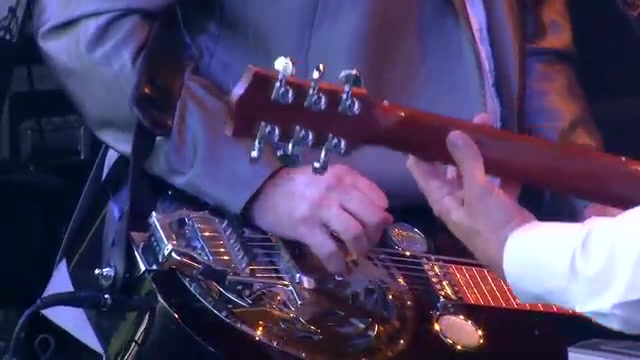 [图]【指弹吉他】【弹唱】地表最强弹唱艺术家？Tommy Emmanuel-I'm On Fire [Feat. Jerry Douglas]