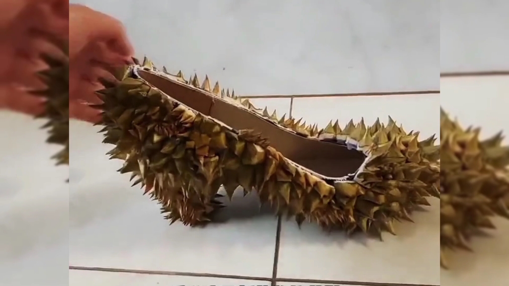 搞笑配音:达芙妮同款榴莲鞋你值得拥有,网上购物风险大请谨慎