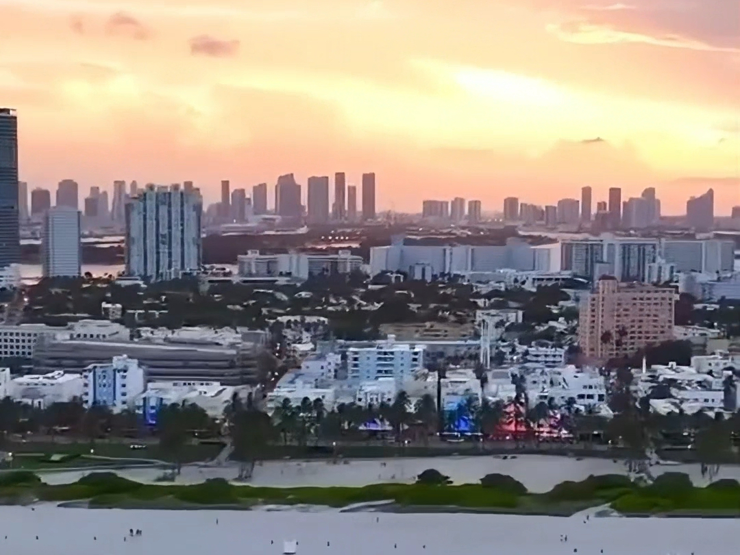 美国最干净的城市~迈阿密(Miami),人口580余万,GDP超过4200亿美元,折合人民币约3.04万亿元,位于美国东南部,是佛罗里达州的第二城.哔哩哔...