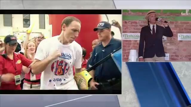 [图]Joey Chestnut sets world record downing 75 hot dogs in Nathan's Hot Dog Eating C