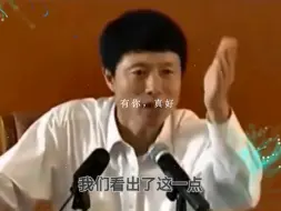 Descargar video: 艾教授讲话中一度哽咽，他当年是多么无助，对抗那些对国家对民族对百姓图谋不轨的人。自己坚强着维护着国家维护着人民，他是多希望这星星之火可以延续下去。