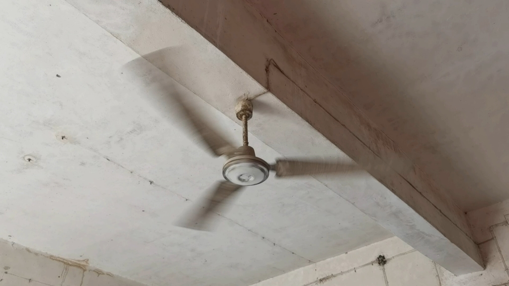 (在国道边上的老吊扇)位于供销社生产资料门市部