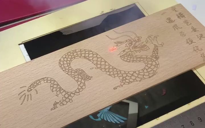 激光雕刻龙纹装饰图案 木制工艺品激光打标机