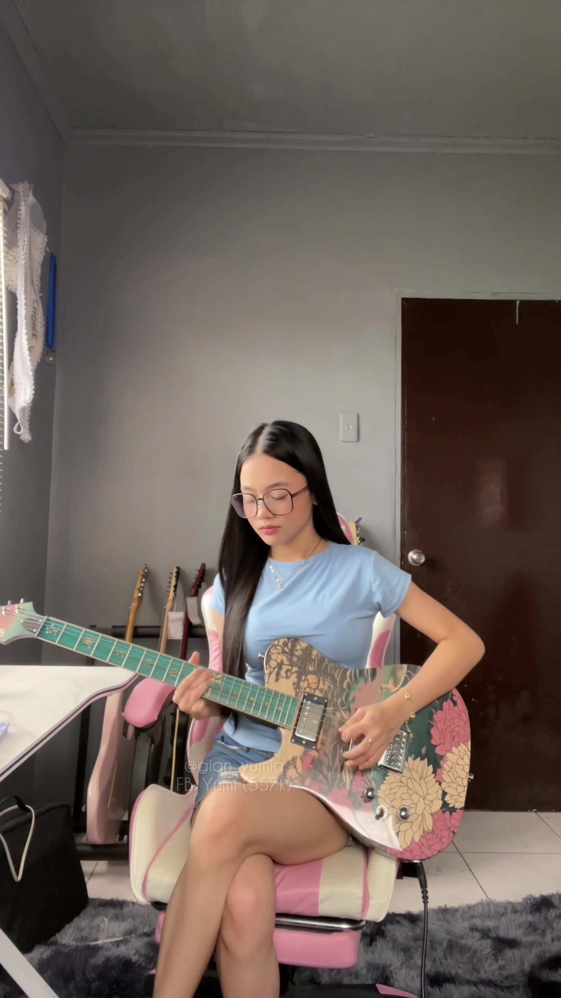 axel f @ lindoguitars