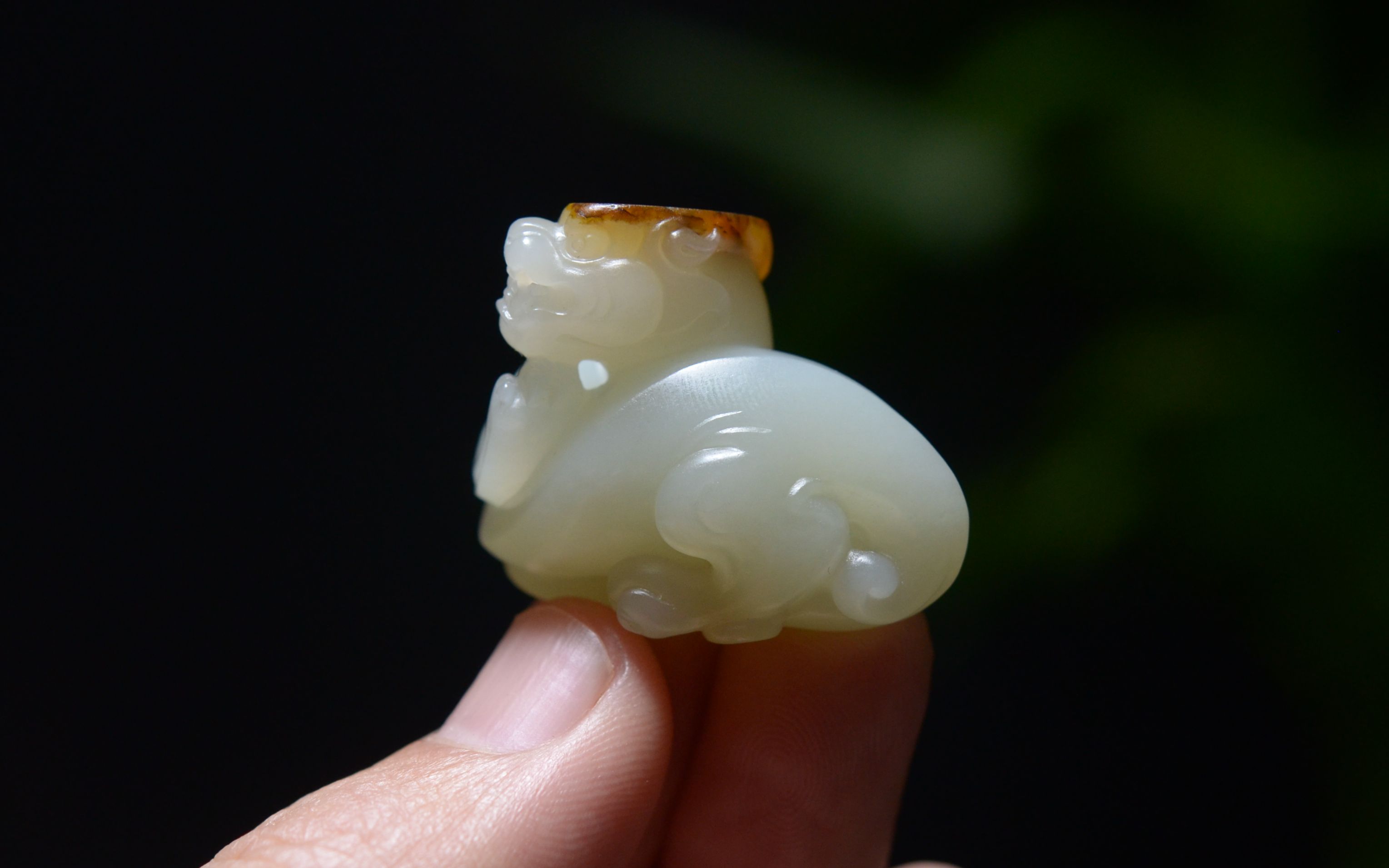 今日拍品:新疆和田红秋梨皮高密白玉独籽貔貅挂件