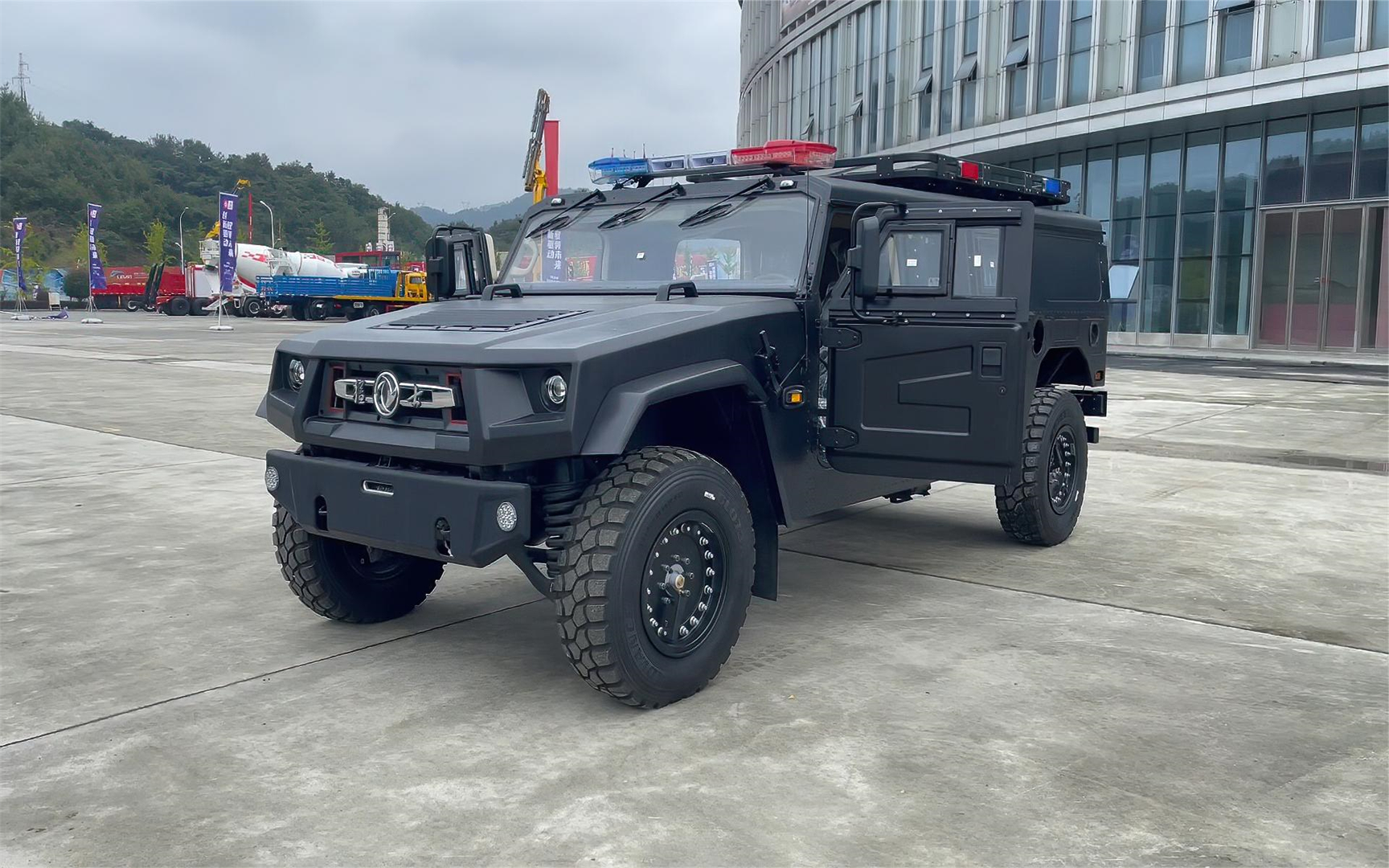 中国猛士皮卡!男人的大玩具,已全面超越悍马h1