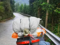 Скачать видео: 摩旅中国，到达常宁市天塘山广寒寺，没想到雨却是越下越大