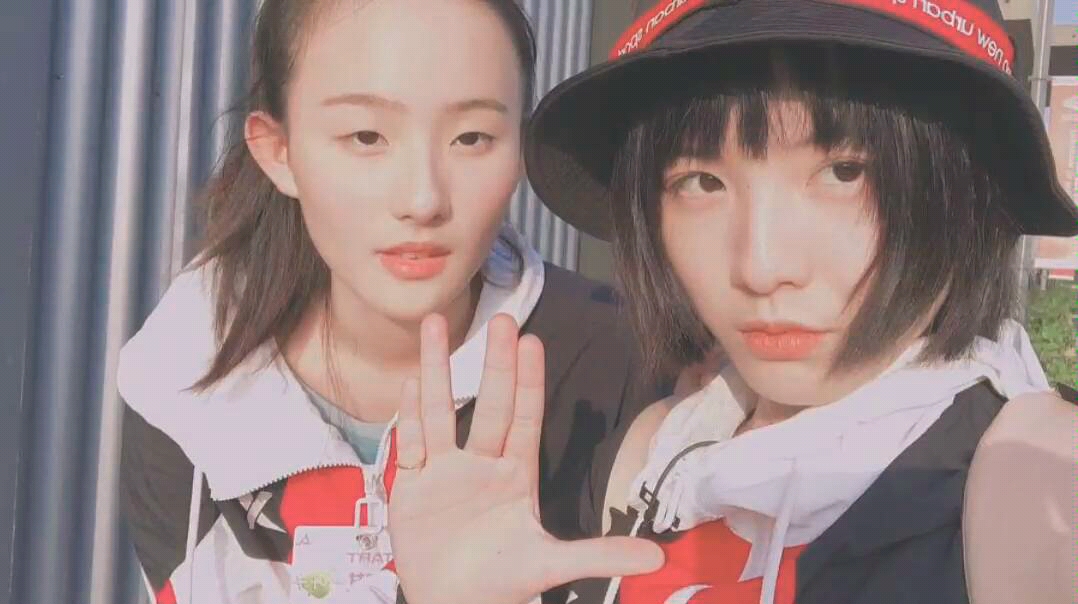 李泽珑张钰琪两个小学生之间的绝美友情