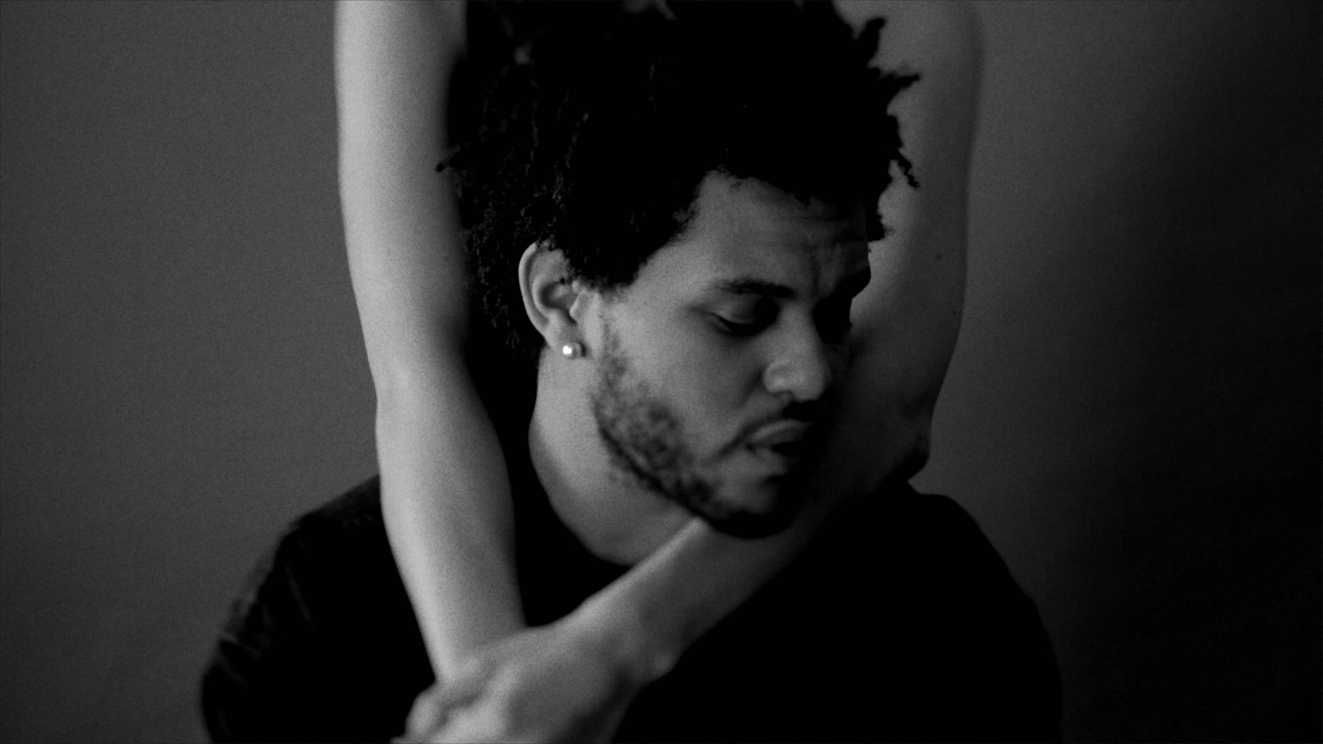 [图]【官方MV】The Weeknd - Rolling Stone (Explicit)