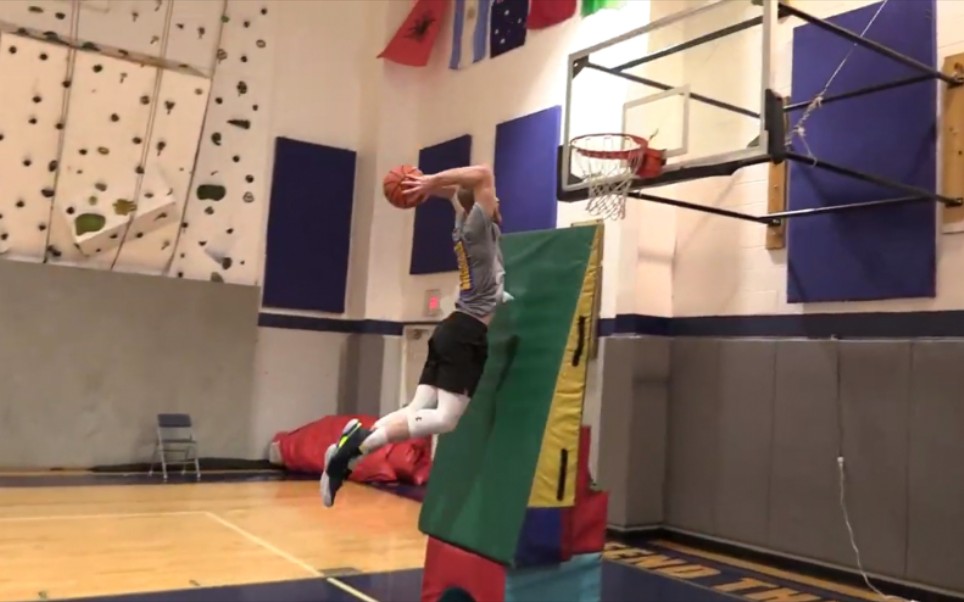 conor barth最新弹跳 扣篮训练!