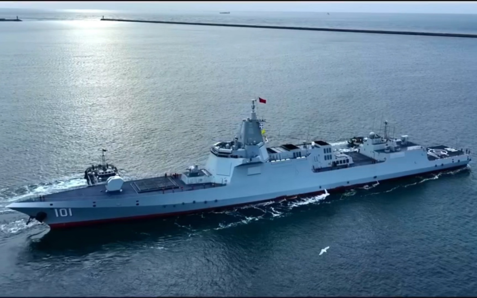 我国最强驱逐舰,055万吨大驱反导反舰样样精通,展现中国强大实力!