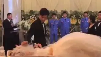 我 曾 以 为 殉 情 只 是 个 古 老 的 传 说 ！