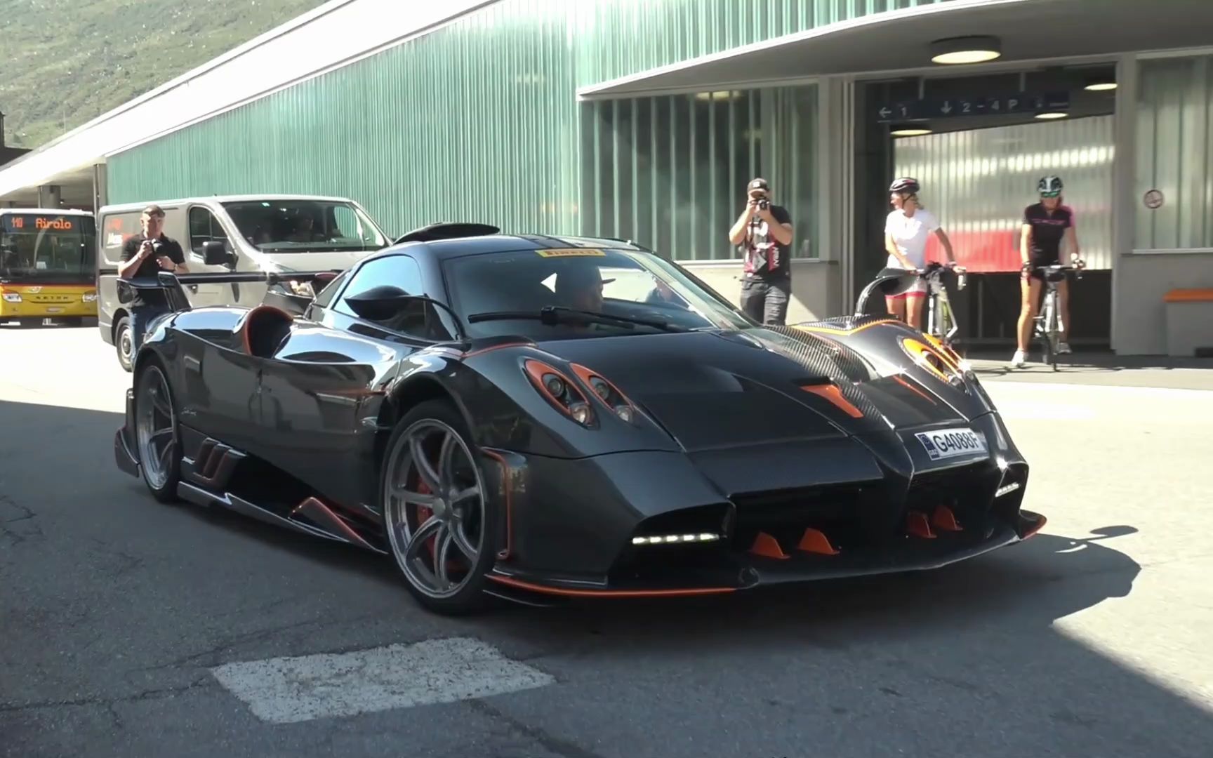 亿万柯尼塞格,布加迪,法拉利同框,这迷人的咆哮声!比风速还快