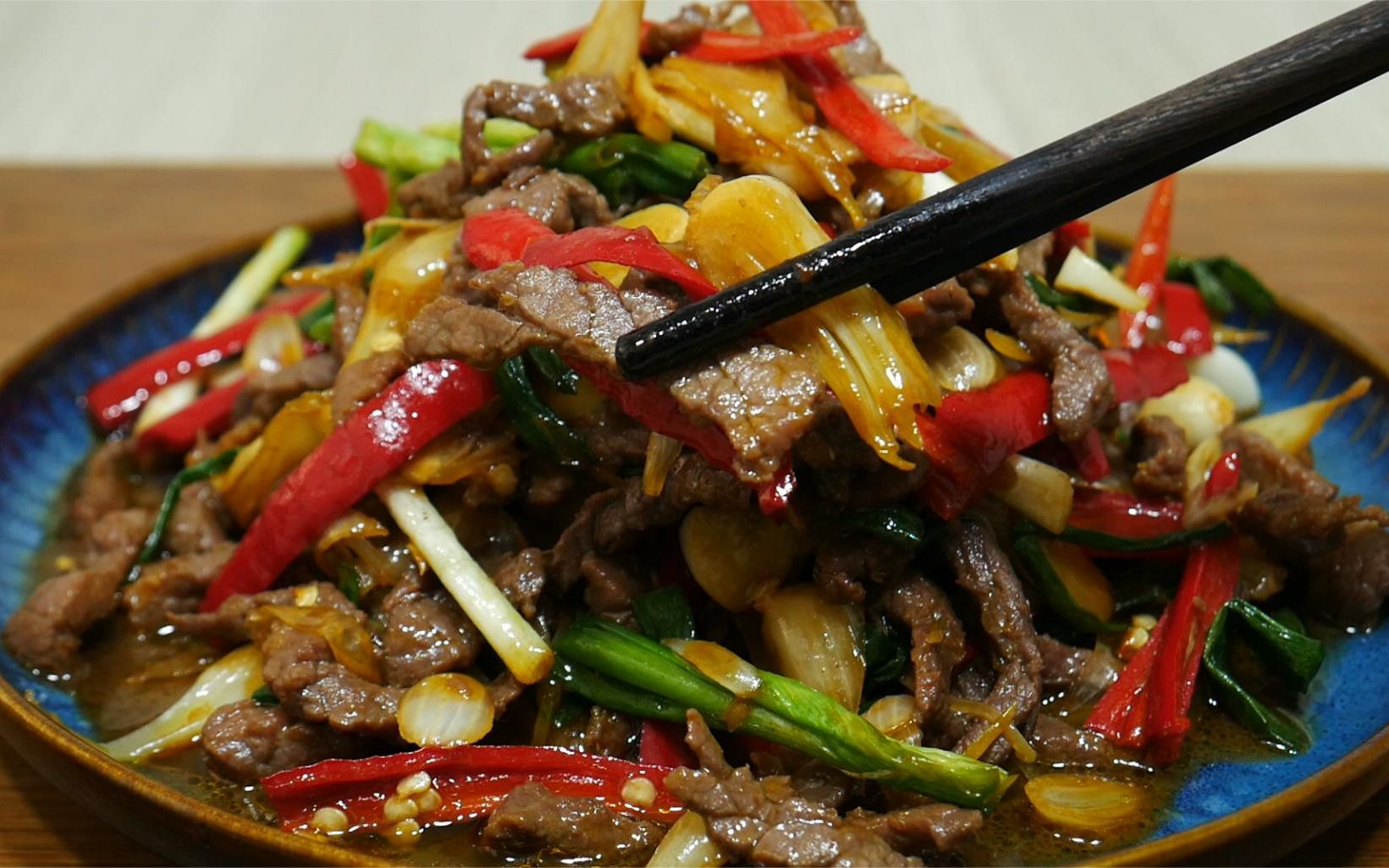 活动  湘菜大厨教你"酸藠头炒牛肉"的家常做法,酸辣脆爽,开胃又下饭