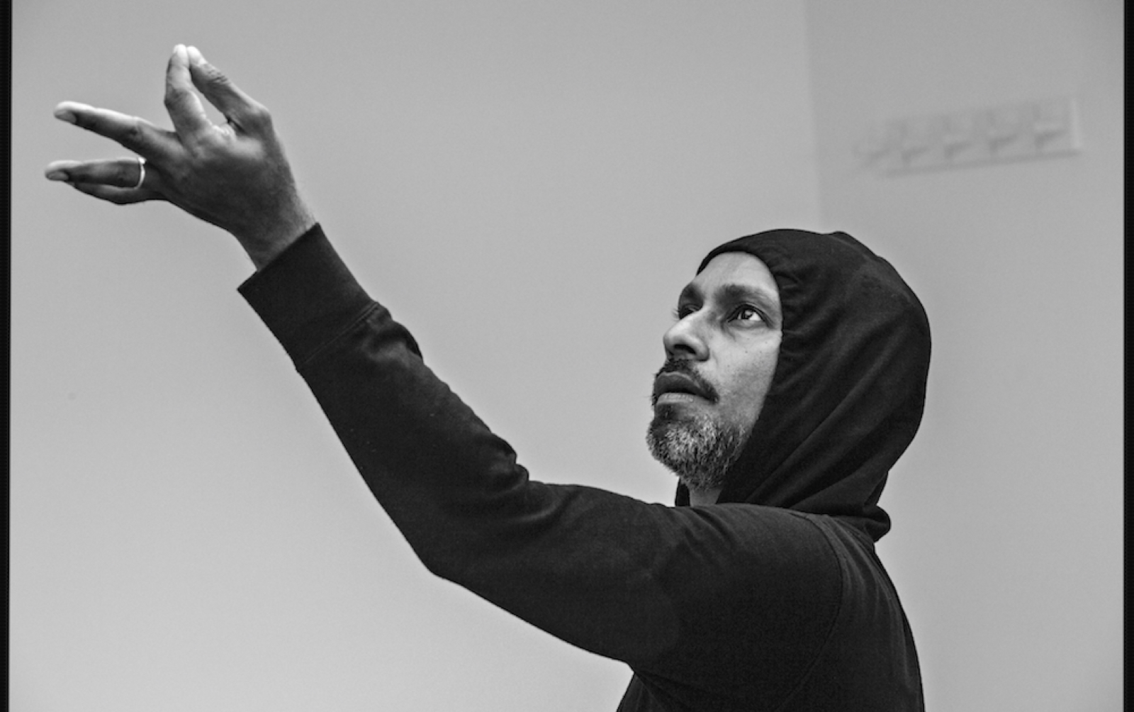 [图]阿库汉姆Akram Khan performs Torobaka in tribute to Sylvie Guillem at the Oli