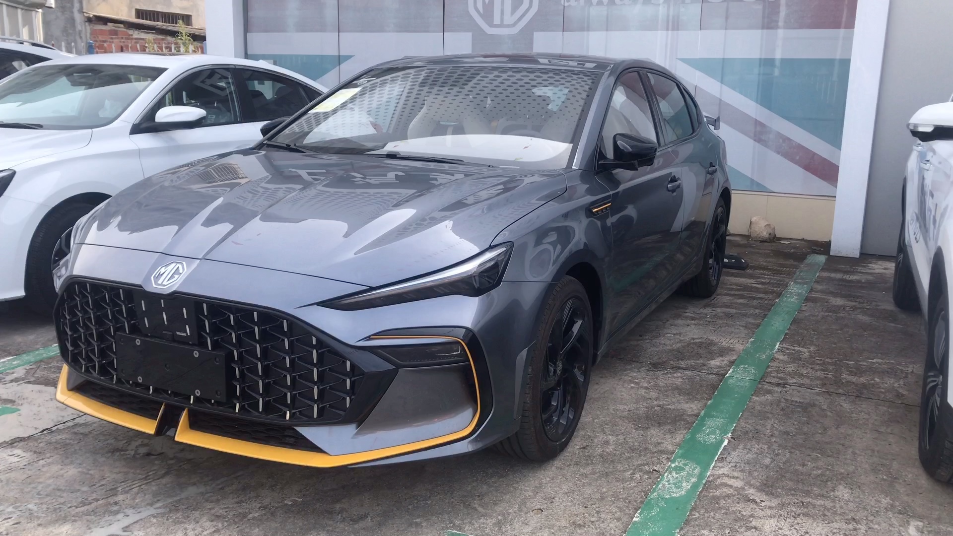 mg6pro雷霆灰,一款能直接上赛道参加比赛的运动轿跑