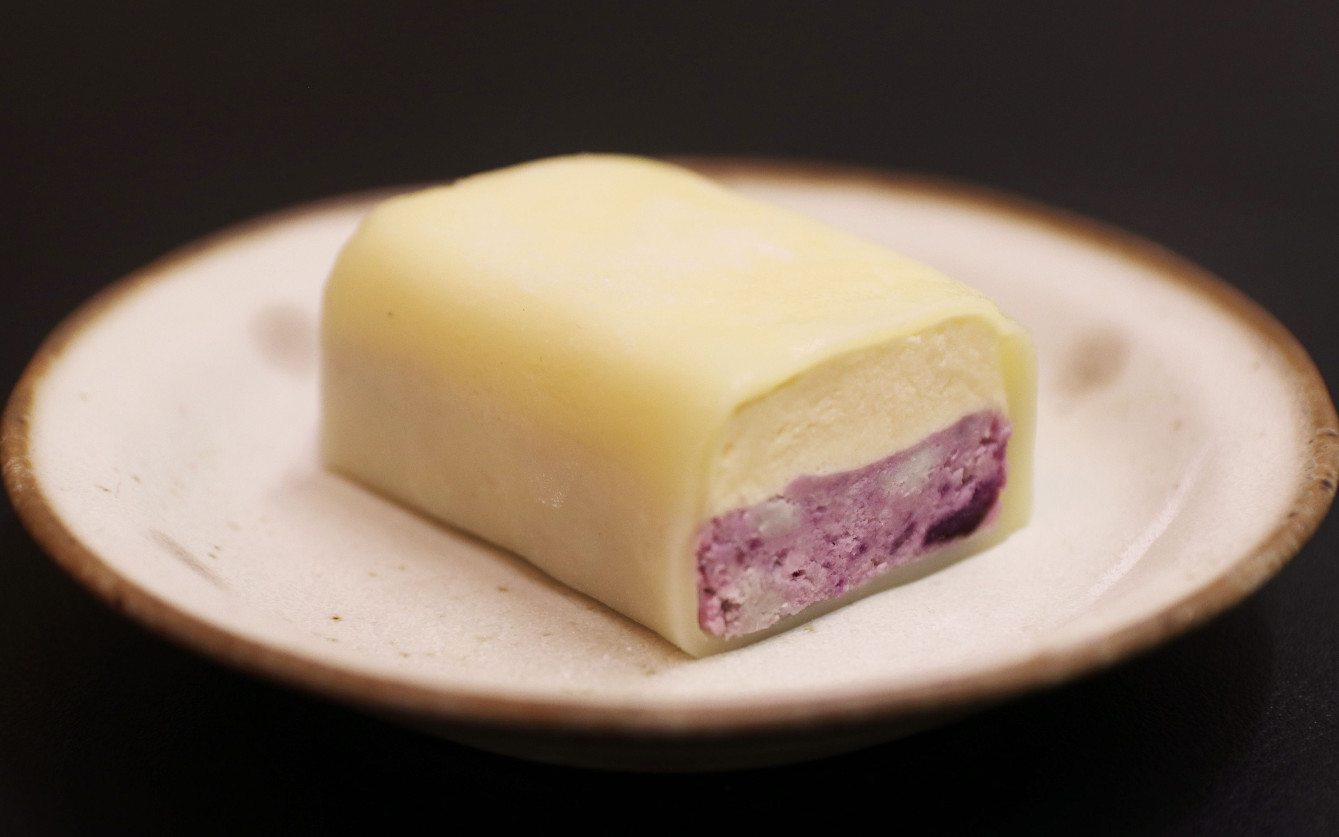 芋泥紫薯牛奶慕斯白玉卷,家里做也很方便,夏天就喜欢冰凉凉的