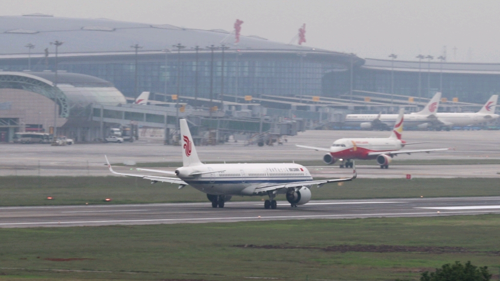 国航载旗空客a321起飞升空