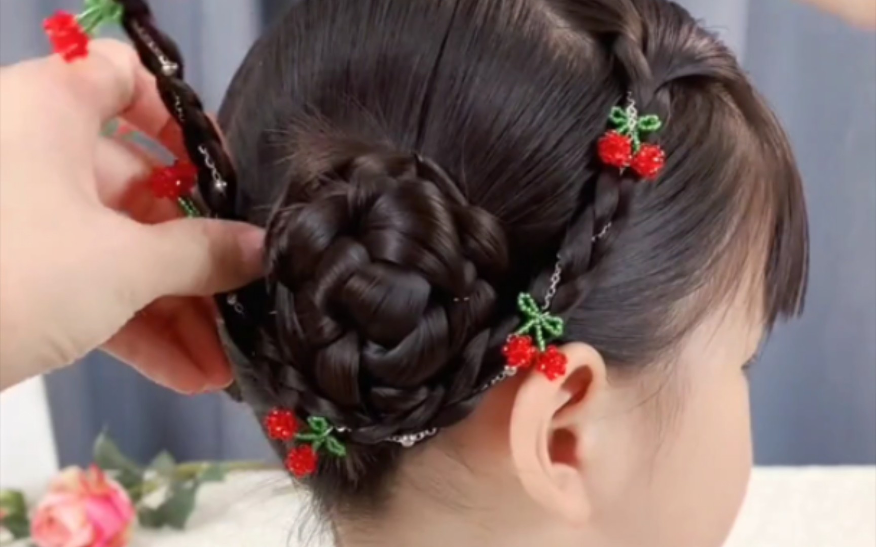 樱桃90丸子头,夏天给女儿这样扎,太好看了!