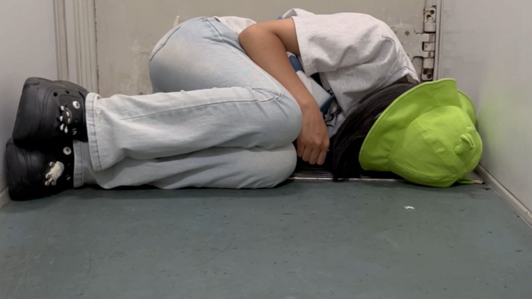 08年女生做坐24小时的火车无座票寻找生父是种什么体验