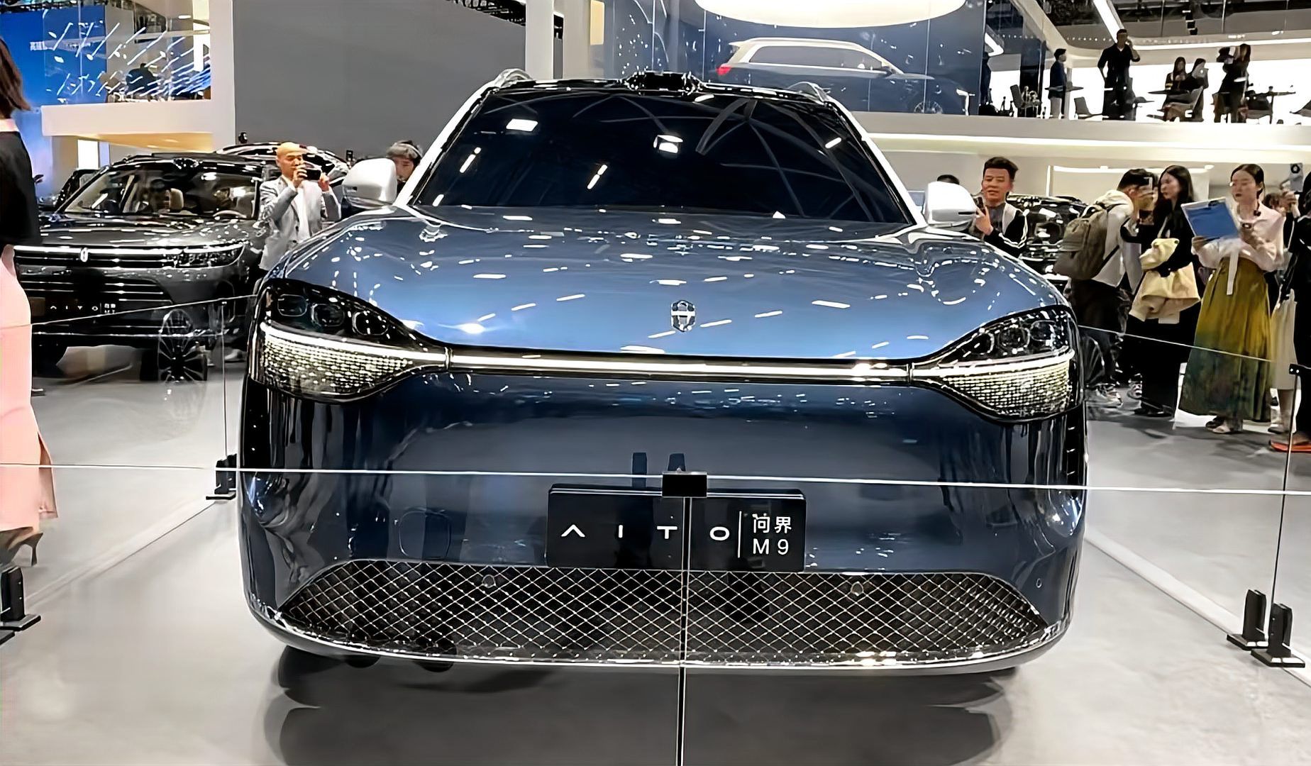 华为新车刚上市便一举成名,仅4小时订单破万台,果断放弃特斯拉 #新车